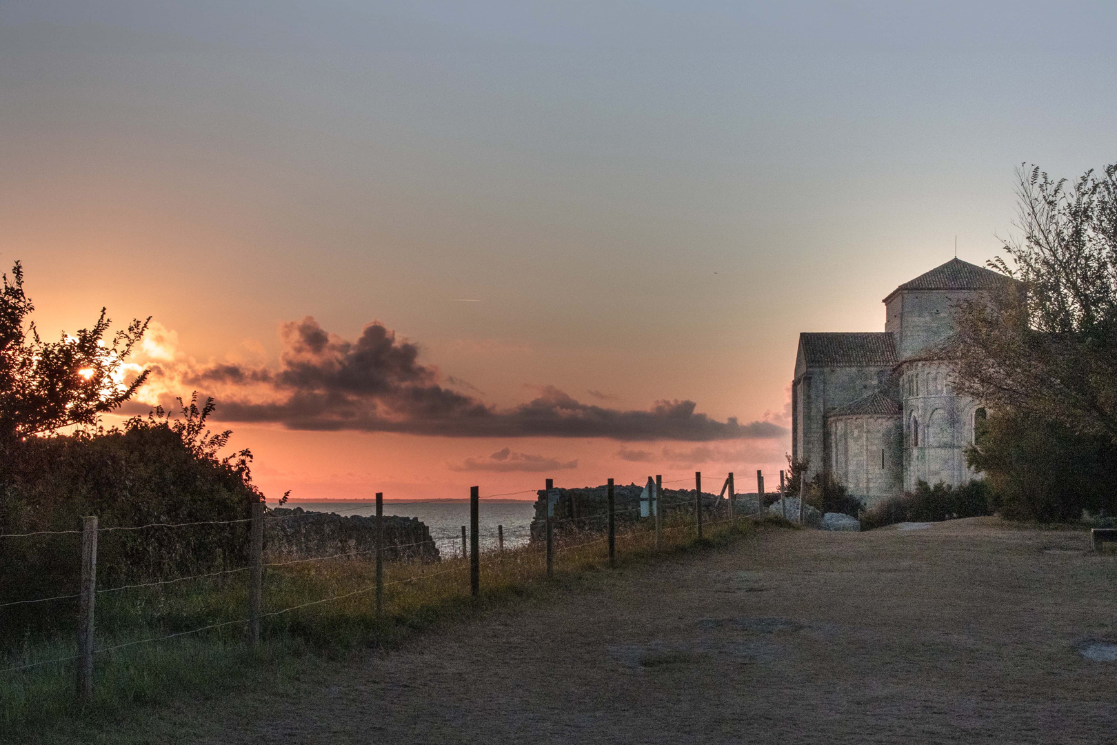 IMG 6947-Talmont-eglise-couchant-2