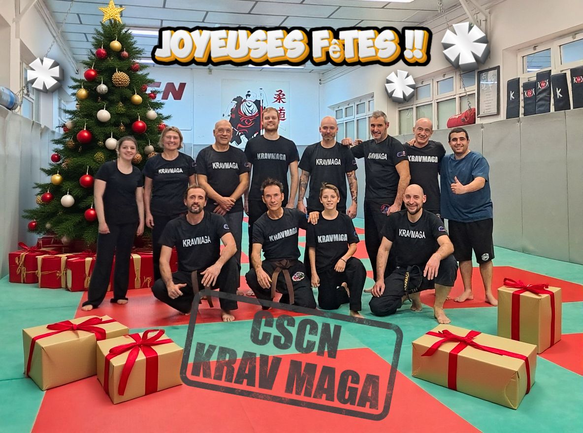 251218 photo de groupe sapin de noel 3