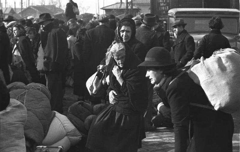 Bundesarchiv bild 101i 027 1477 16  marseille  gare d arenc  deportation von juden