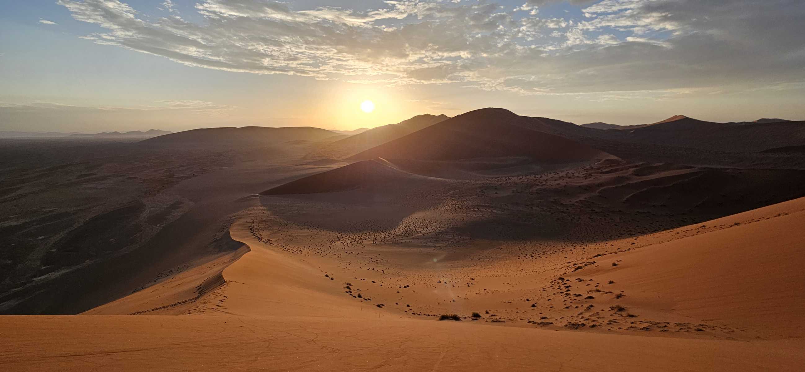 Couche du soleil sur le desert du namib en namibie resta lidia 49886