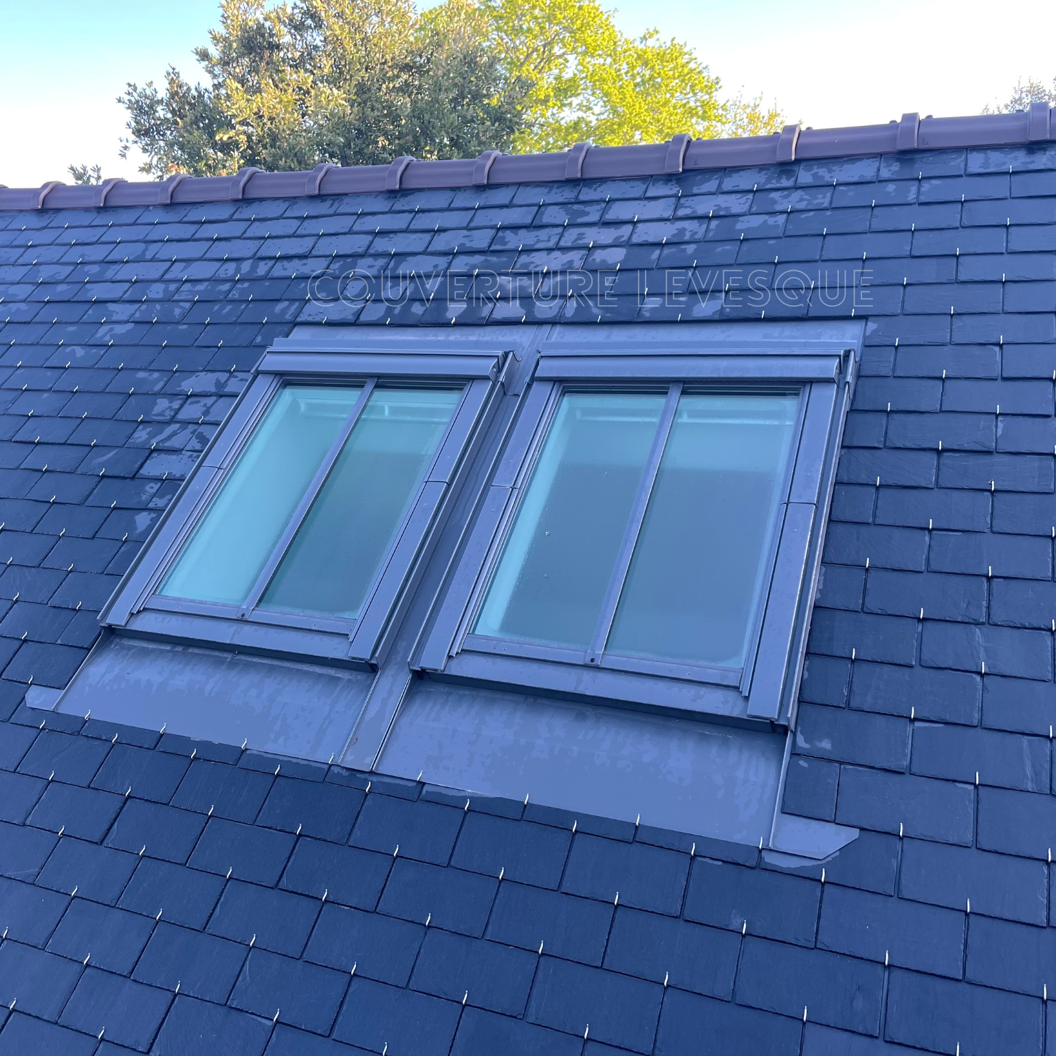 Couverture levesque fenetres de toit jumelees meneau patrimoine