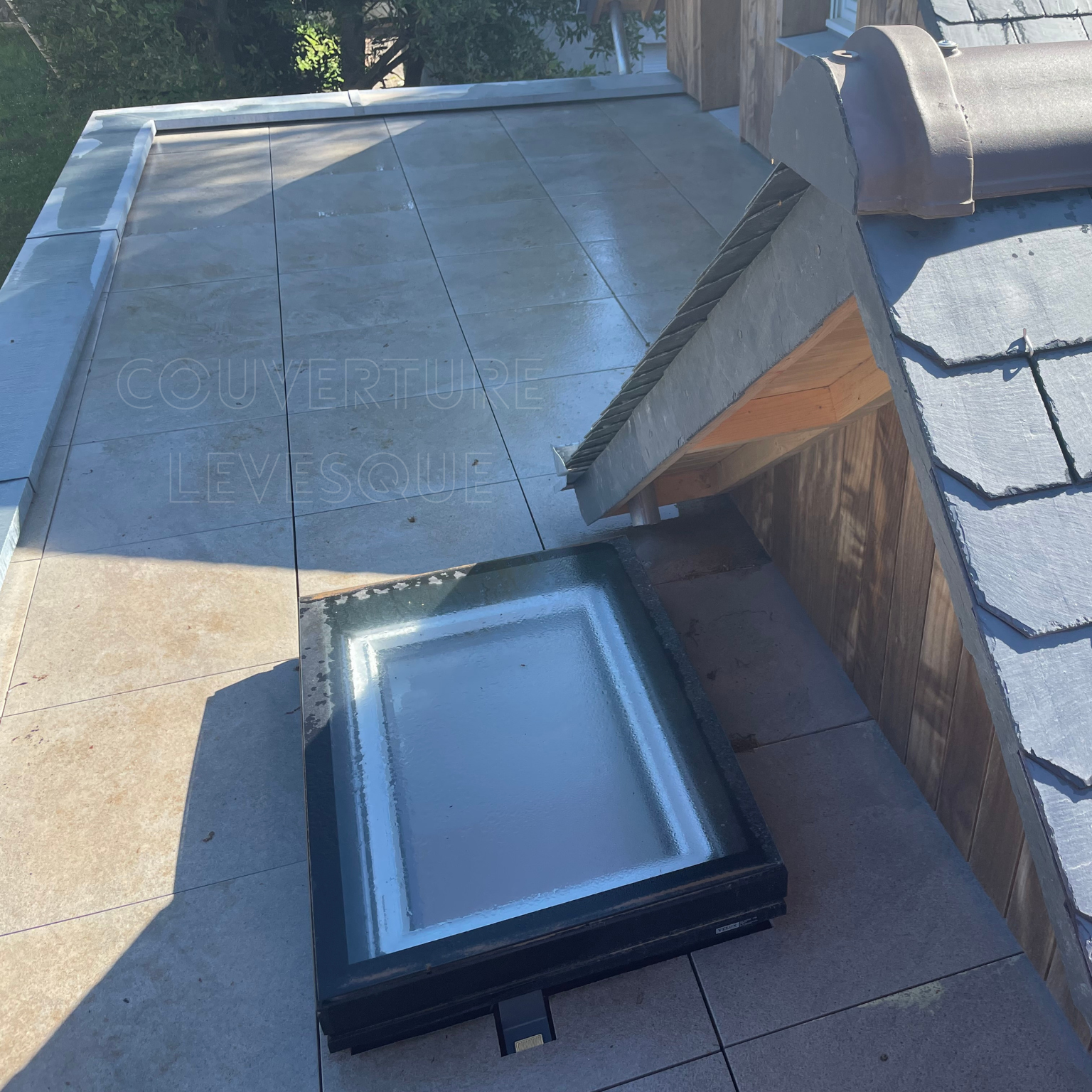 Couverture levesque etancheite epdm dallage ceramique sur plot