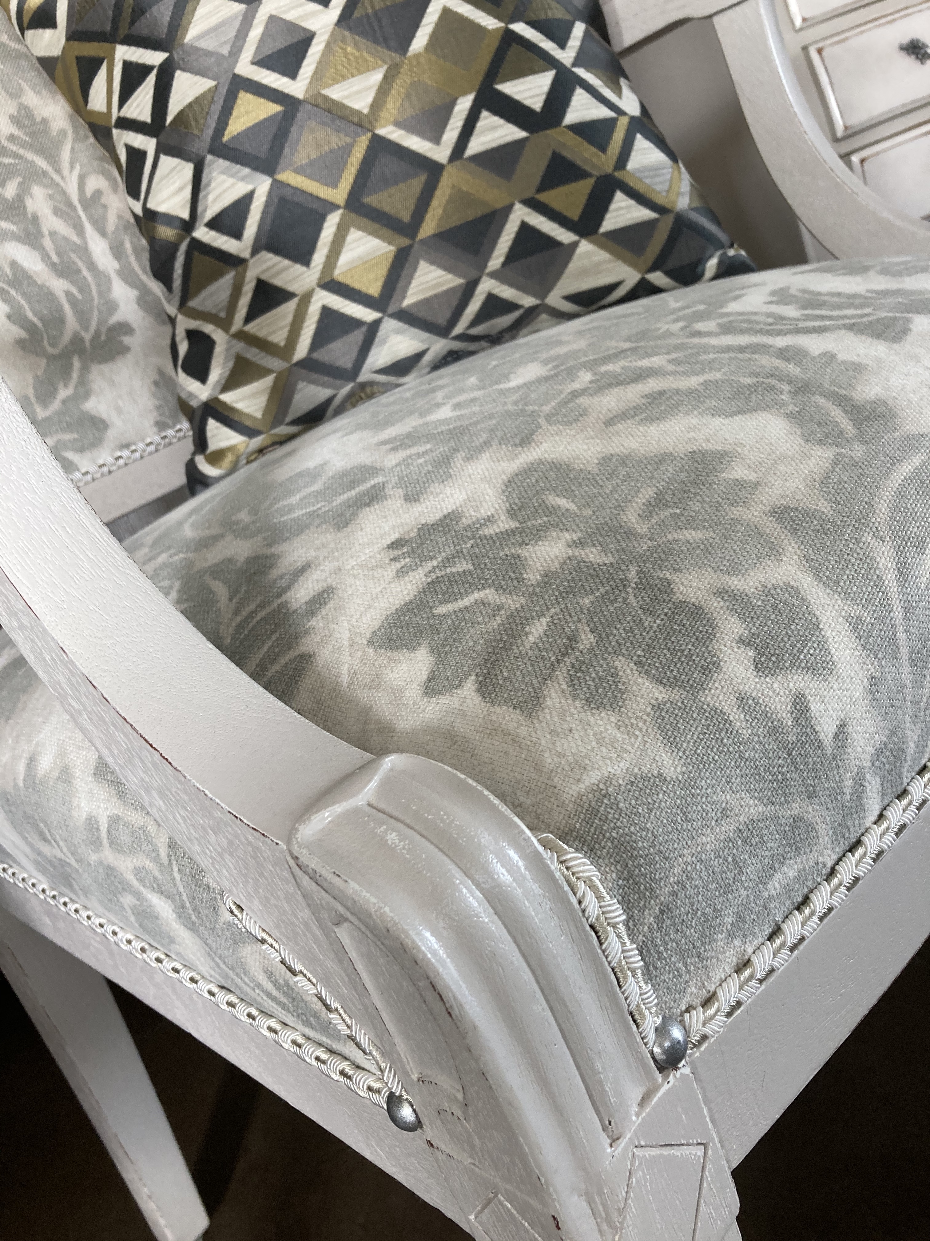 Relooking meuble refection restauration fauteuil tapissier decorateur bordeaux saint medard en jalles lacanau castelnau de medoc atelier les renaissances