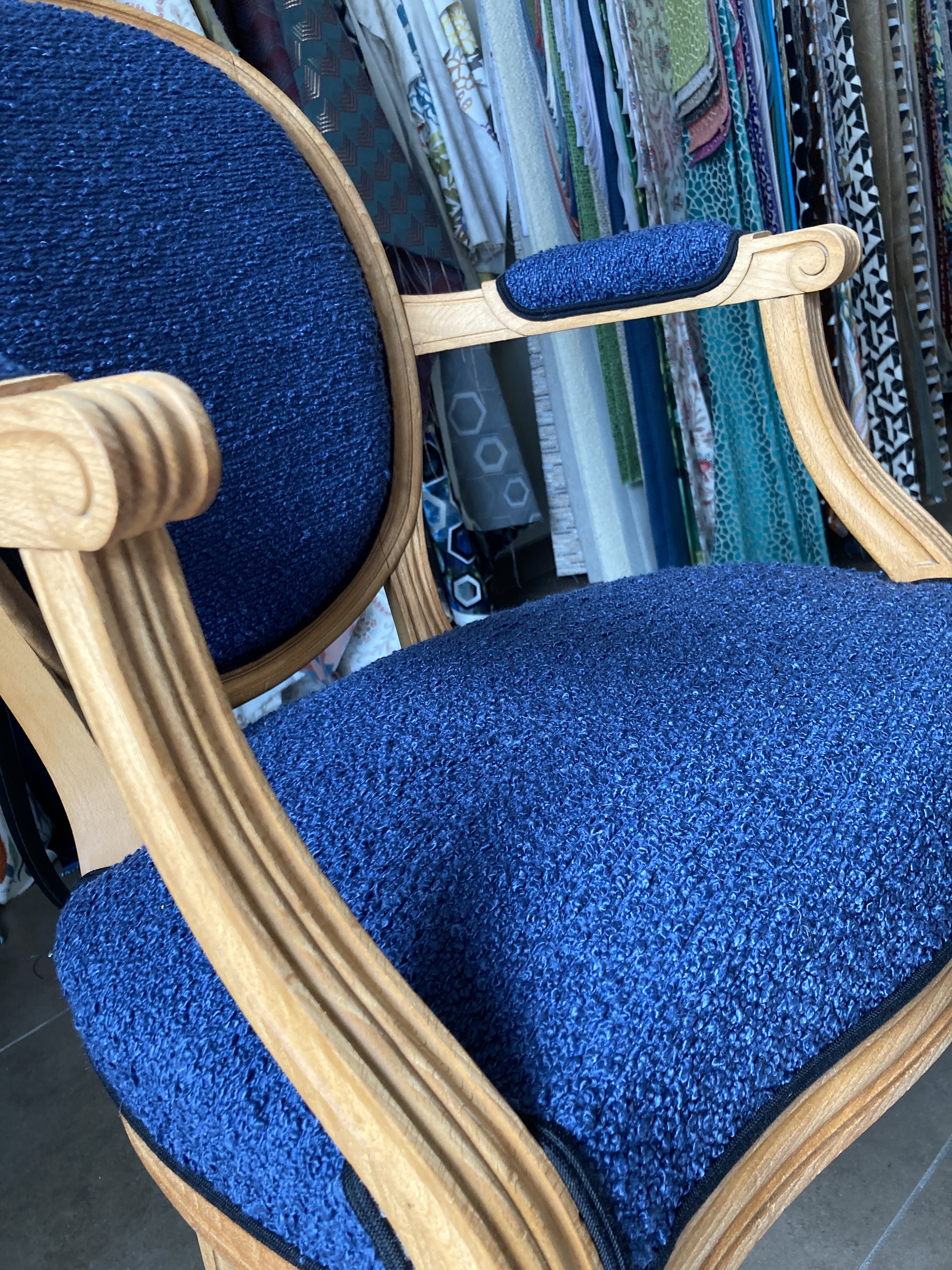 Atelier les renaissances tapissierdecorteur tapissier relookingmeuble restaurationfauteuil refectionfauteuil tissu stagetapissier formationtapisserie saintaubindemedoc saintmedardenjalles bordeaux lacanau eysines lehaillan saintjeandillac