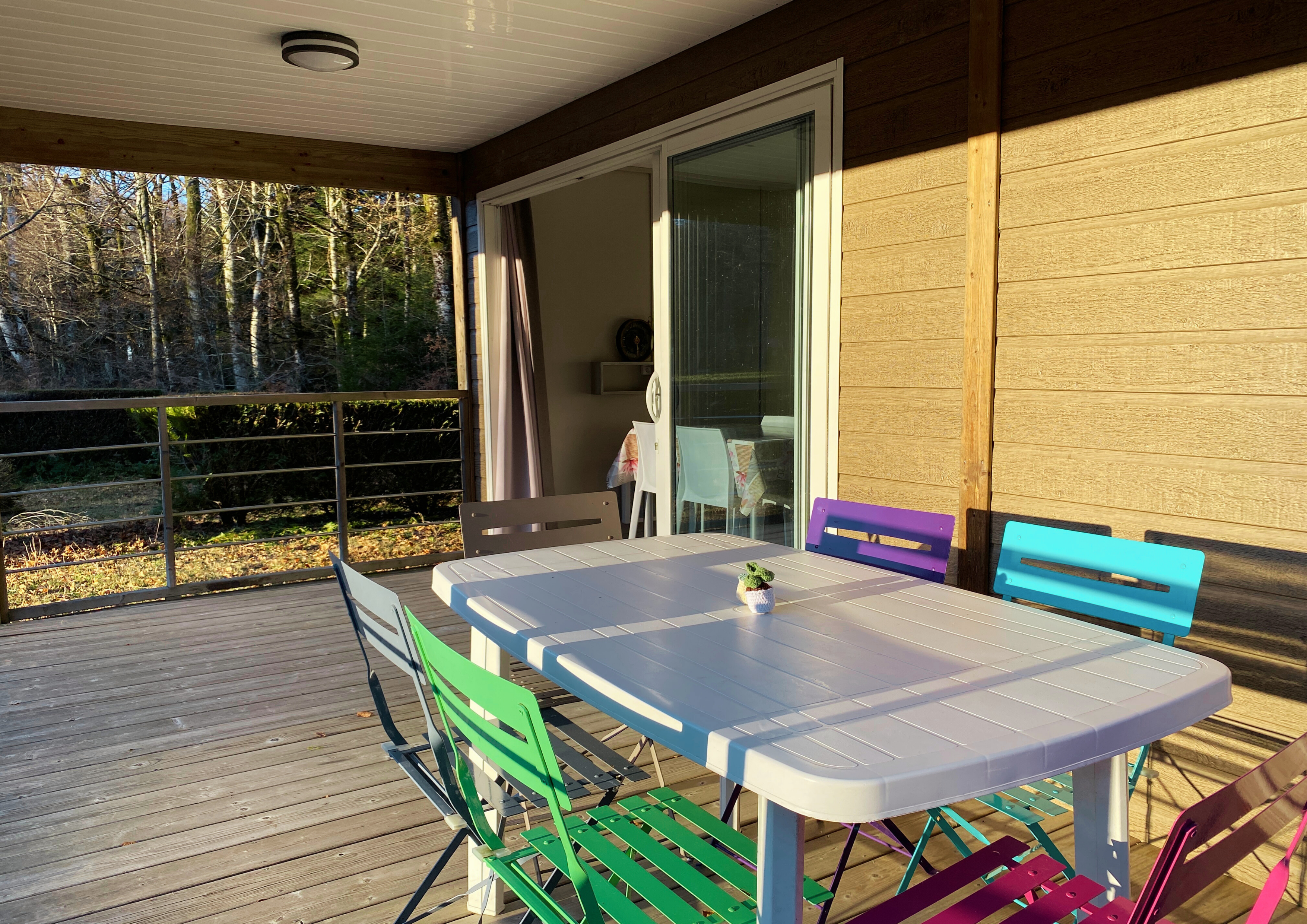 Terrasse chalet 5 places camping correze saint martin la meanne