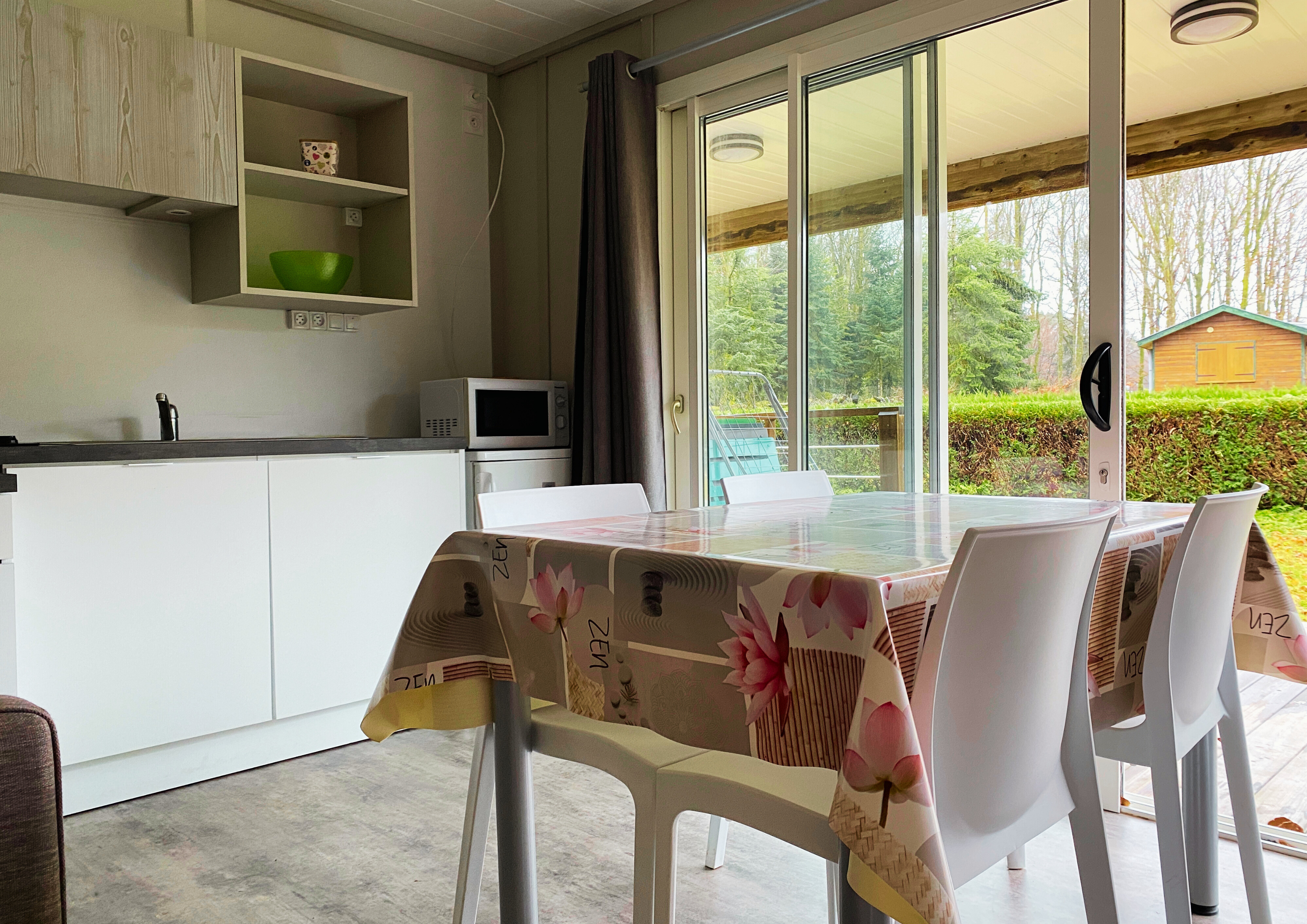 Sejour cuisine chalet 5 places camping correze saint martin la meanne