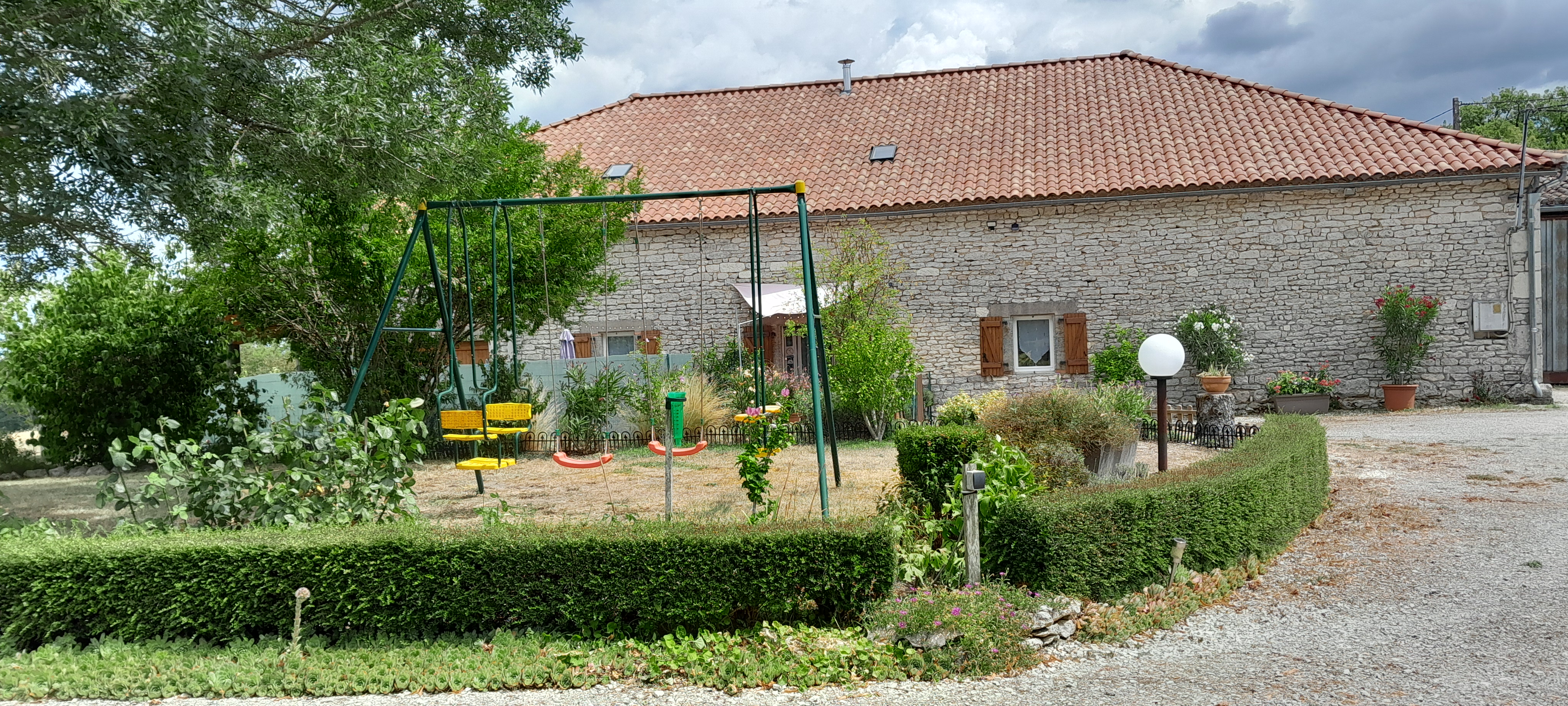 20250730 144412 x autre vue du batiment