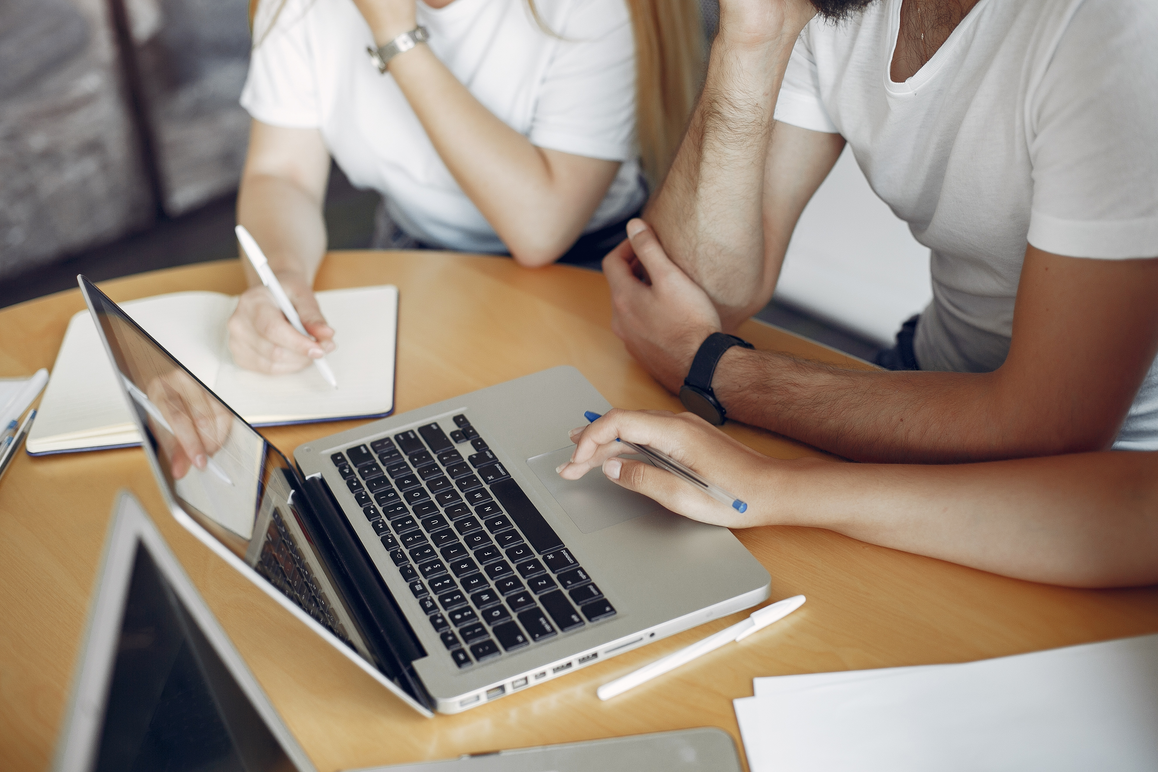 Young-team-working-together-use-laptop