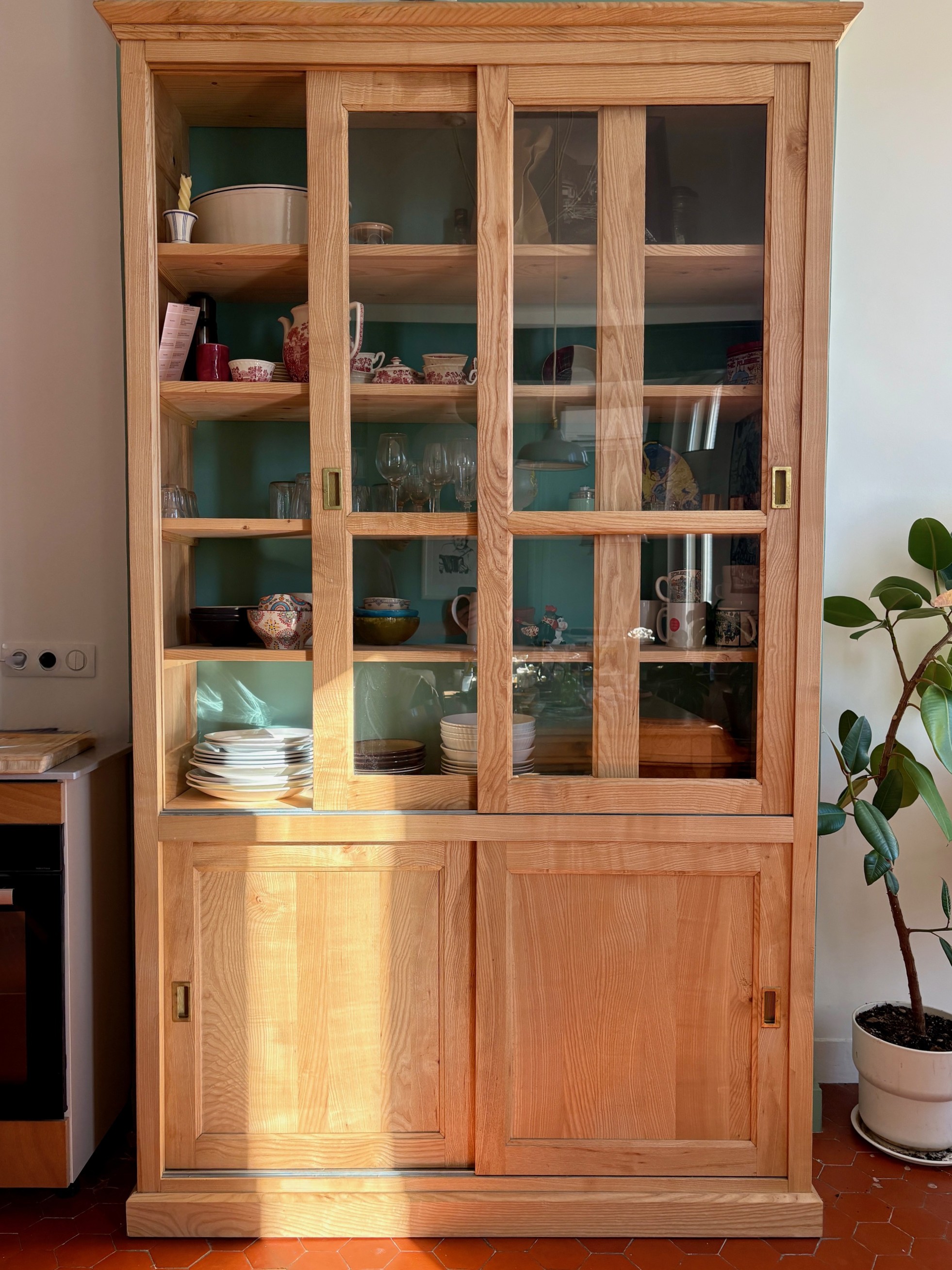 Meuble de cuisine sur-mesure 4 portes coulissantes