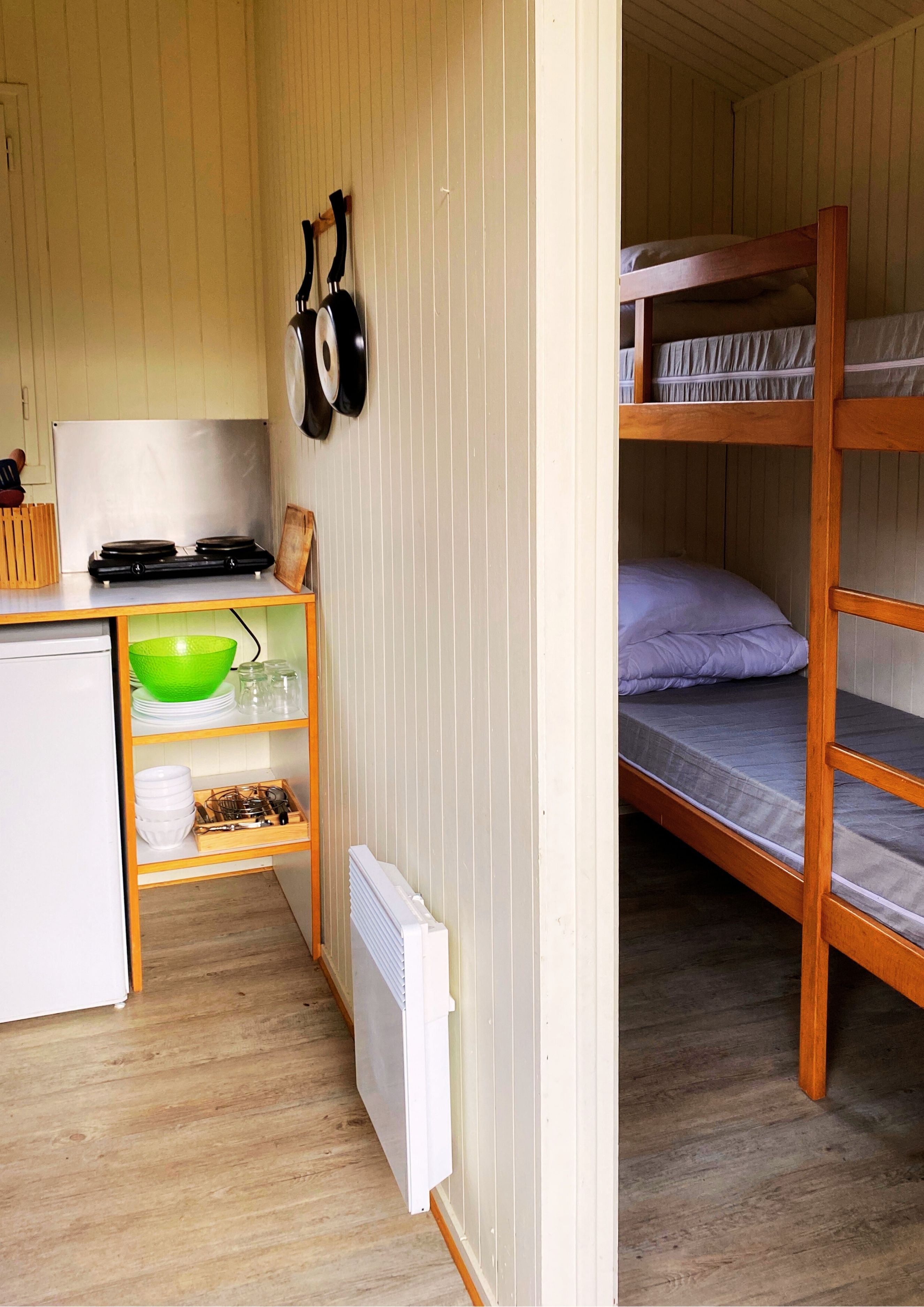 Cabane en bois interieur1 camping le vert bois correze