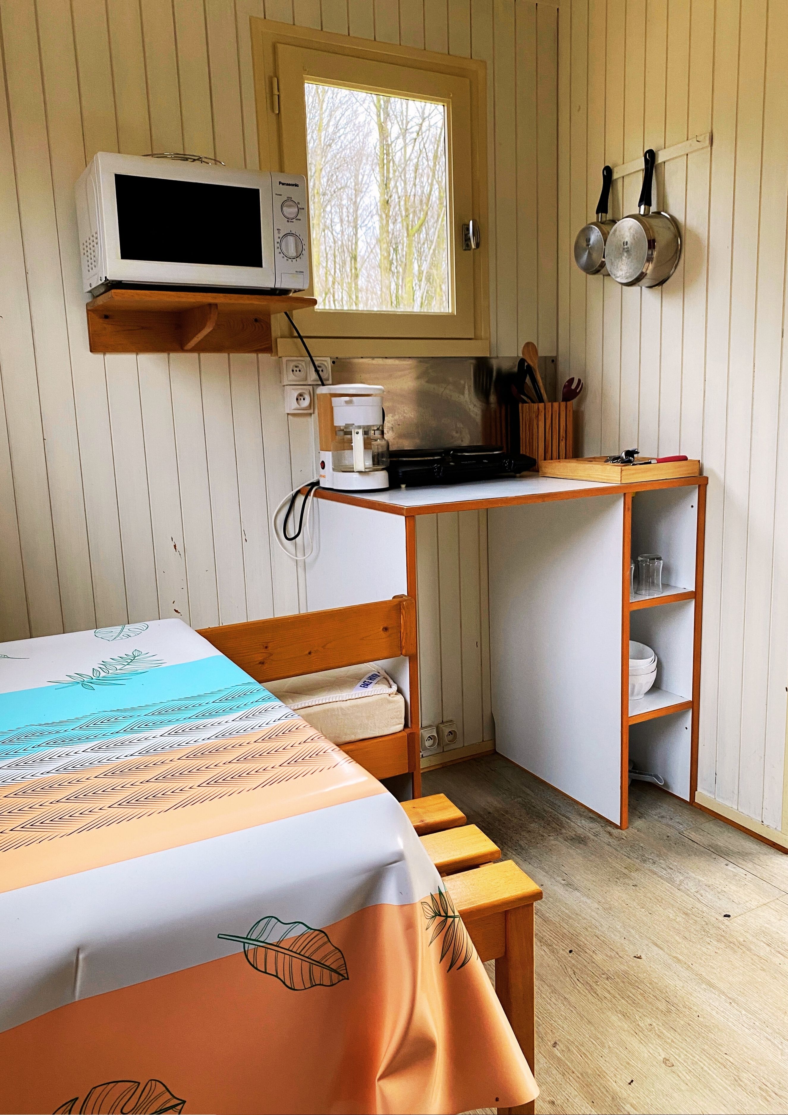 Cabane bois interieur3 camping le vert bois correze