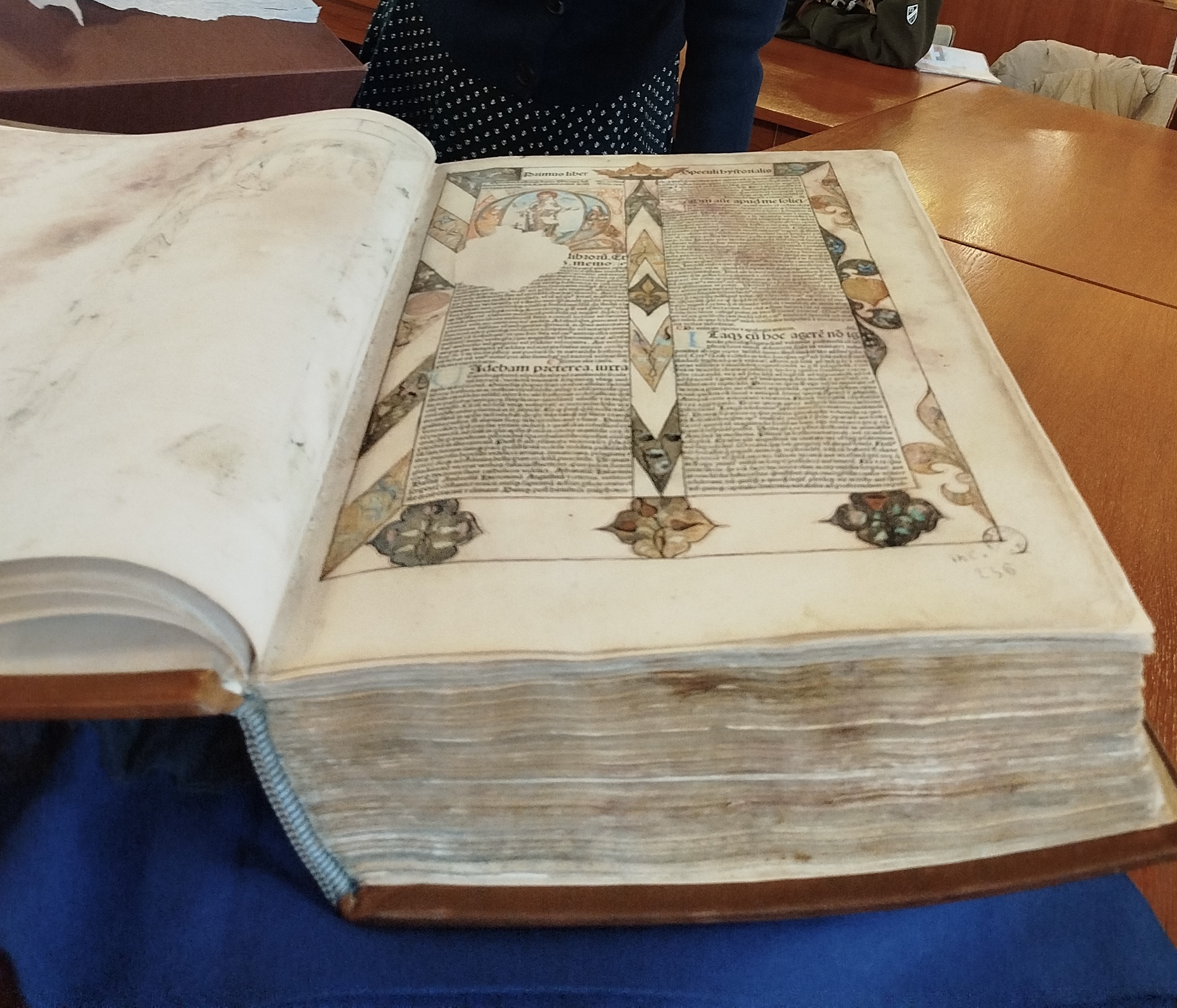 Les 5èmes 1 à la découverte des trésors et des métiers du livre