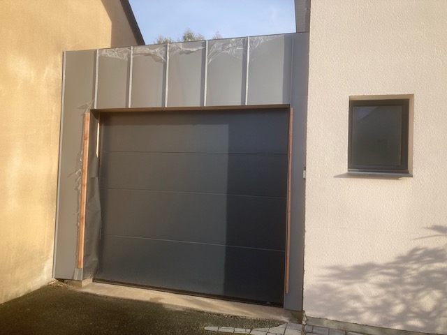 Avo renovation isolation d un garage aux ponts de ce maconnerie surbots menuiserie porte fenetre bardage 22