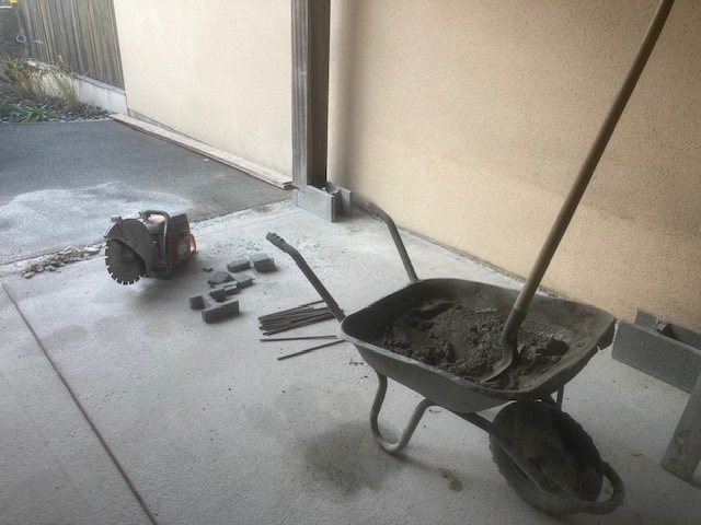 Avo renovation isolation d un garage aux ponts de ce maconnerie surbots menuiserie porte fenetre bardage 8