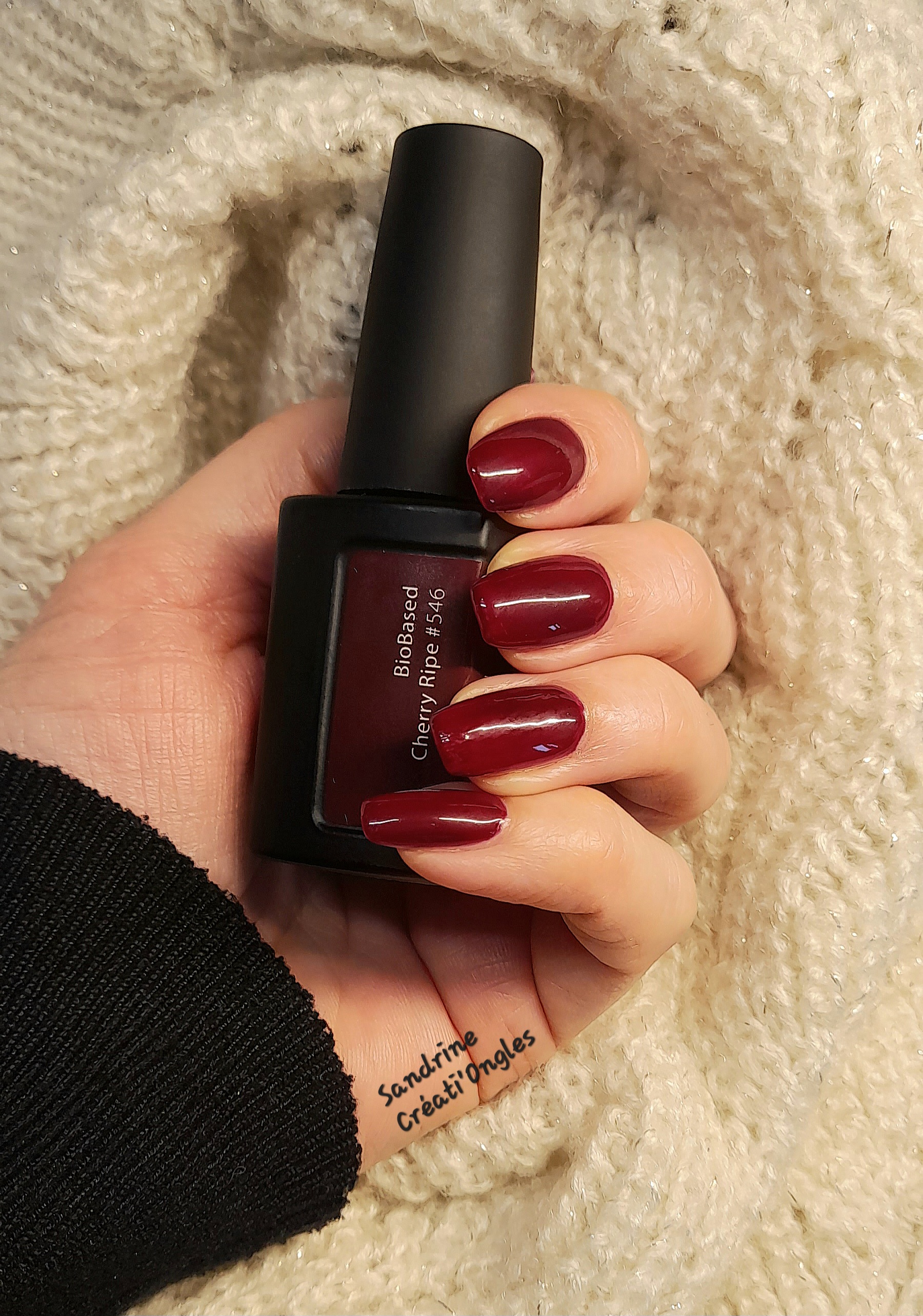 Ongles en gel et vernis semi-permanent BIO couleur Cherry Rise (cerise)