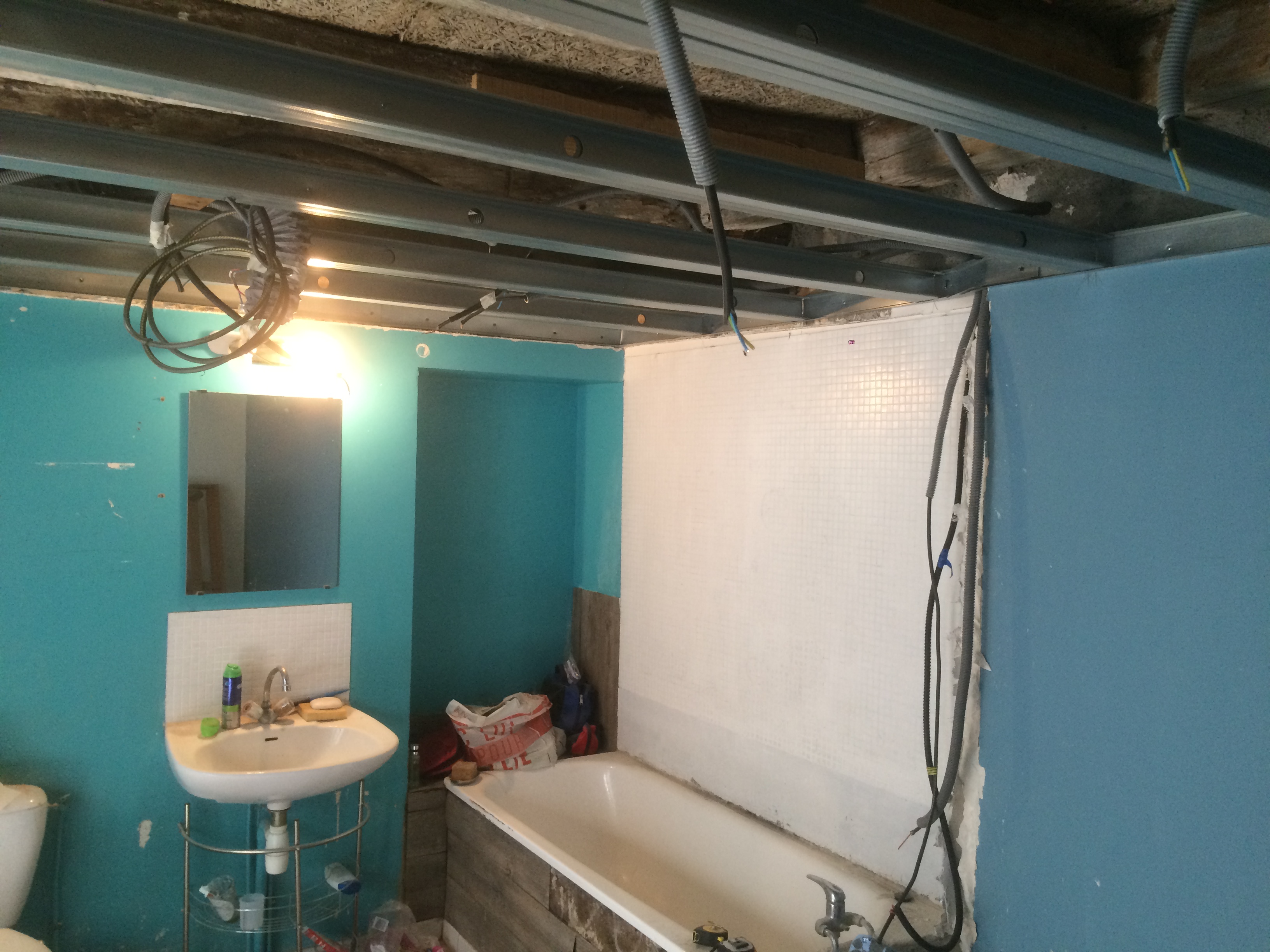 Avo renovation renovation salle de bain remplacement baignoire par douche et meuble vasque 1