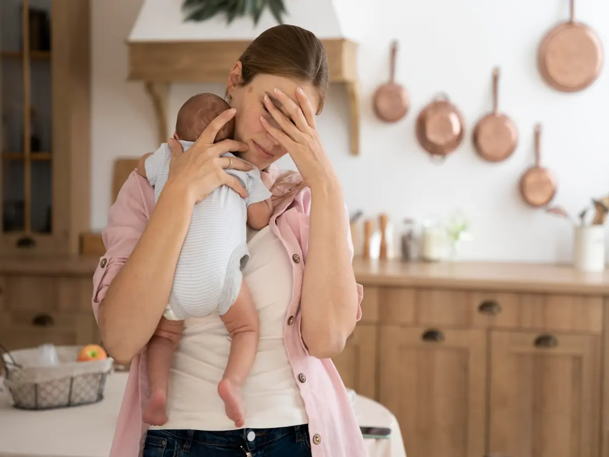 Stress parental quand on est épuisé : apaiser le foyer avec des gestes simples