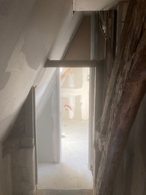 Avo renovation angers amenagement de combles escalier sur mesure placo plomberie electricite isolation sol tubage 33