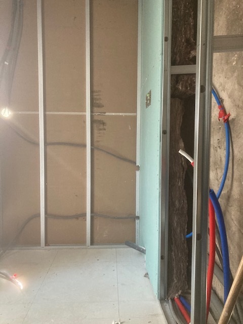 Avo renovation angers amenagement de combles escalier sur mesure placo plomberie electricite isolation sol tubage 31