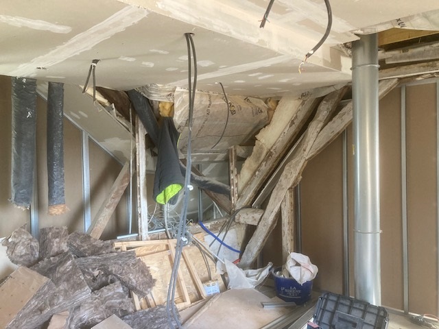 Avo renovation angers amenagement de combles escalier sur mesure placo plomberie electricite isolation sol tubage 28