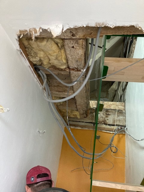 Avo renovation angers amenagement de combles escalier sur mesure placo plomberie electricite isolation sol tubage 18