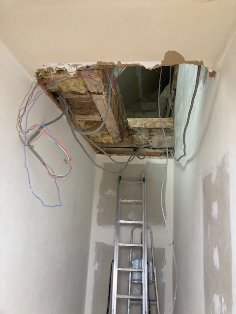 Avo renovation angers amenagement de combles escalier sur mesure placo plomberie electricite isolation sol tubage 6