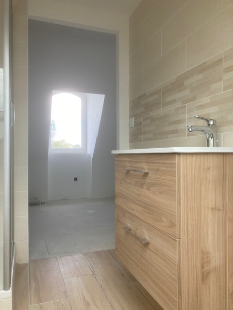 Avo renovation angers amenagement de combles escalier sur mesure placo plomberie electricite isolation sol tubage 66