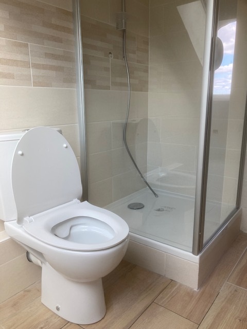 Avo renovation angers amenagement de combles escalier sur mesure placo plomberie electricite isolation sol tubage 64