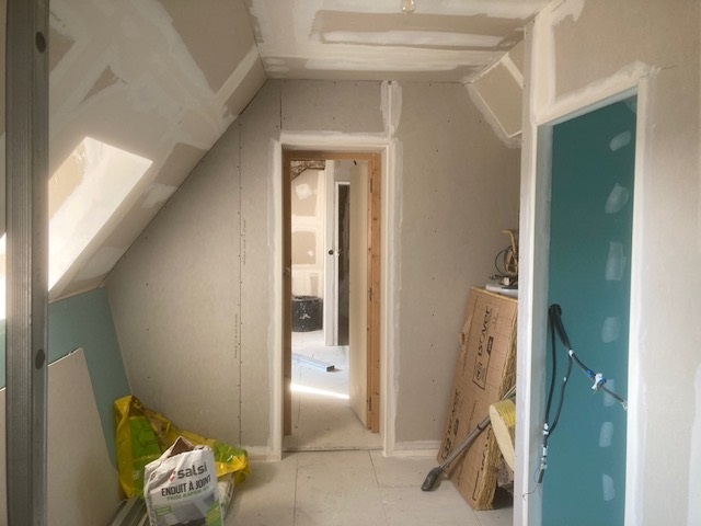 Avo renovation angers amenagement de combles escalier sur mesure placo plomberie electricite isolation sol tubage 46