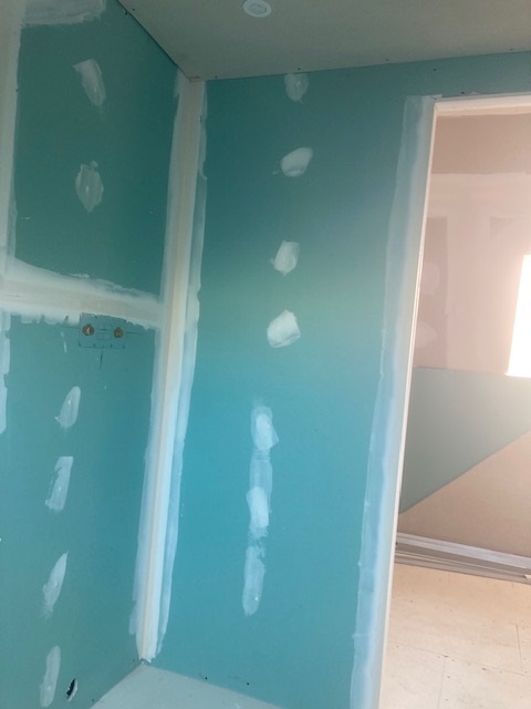 Avo renovation angers amenagement de combles escalier sur mesure placo plomberie electricite isolation sol tubage 45