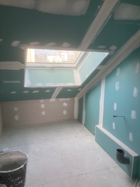 Avo renovation angers amenagement de combles escalier sur mesure placo plomberie electricite isolation sol tubage 44