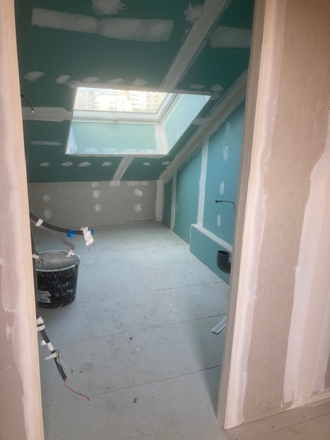 Avo renovation angers amenagement de combles escalier sur mesure placo plomberie electricite isolation sol tubage 43