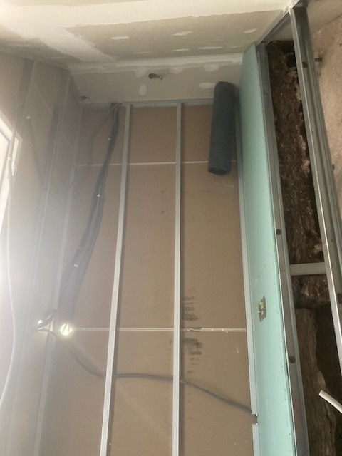 Avo renovation angers amenagement de combles escalier sur mesure placo plomberie electricite isolation sol tubage 30