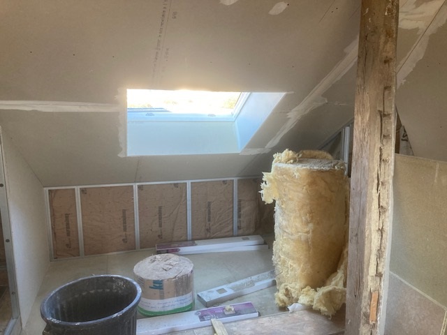 Avo renovation angers amenagement de combles escalier sur mesure placo plomberie electricite isolation sol tubage 27