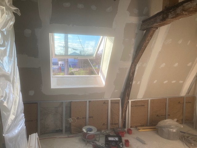 Avo renovation angers amenagement de combles escalier sur mesure placo plomberie electricite isolation sol tubage 23