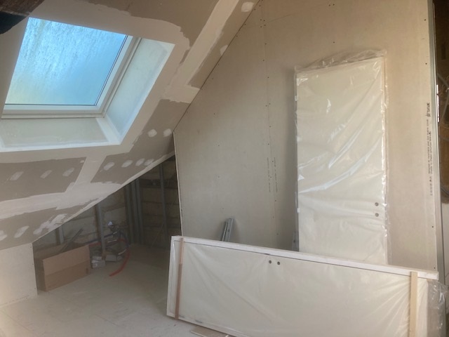 Avo renovation angers amenagement de combles escalier sur mesure placo plomberie electricite isolation sol tubage 22