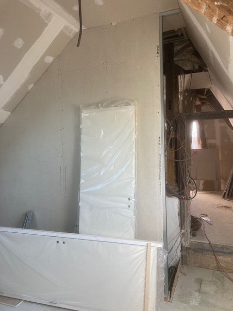 Avo renovation angers amenagement de combles escalier sur mesure placo plomberie electricite isolation sol tubage 21