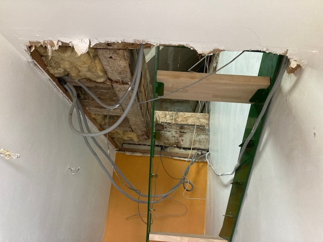 Avo renovation angers amenagement de combles escalier sur mesure placo plomberie electricite isolation sol tubage 15