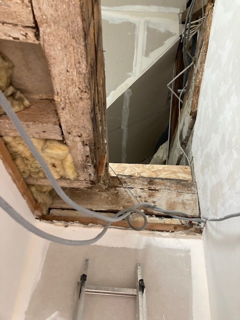 Avo renovation angers amenagement de combles escalier sur mesure placo plomberie electricite isolation sol tubage 2