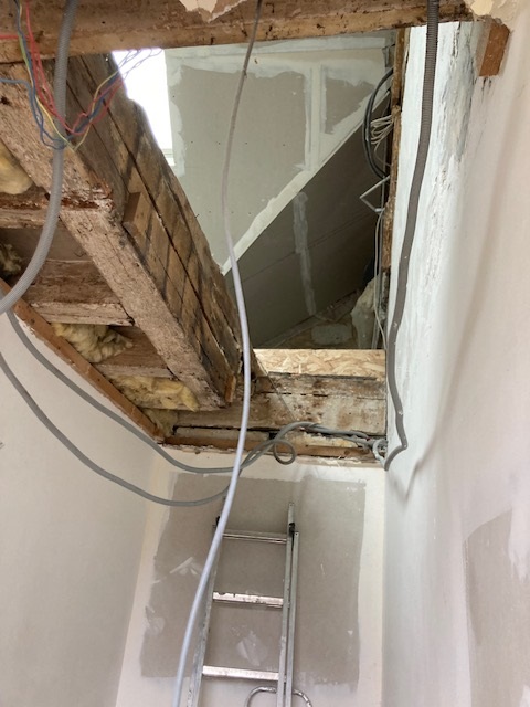 Avo renovation angers amenagement de combles escalier sur mesure placo plomberie electricite isolation sol tubage 1