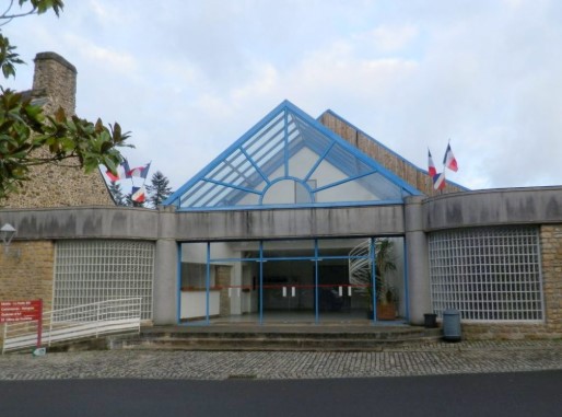 Salle-des-fetes-Bazouges-la-Perouse