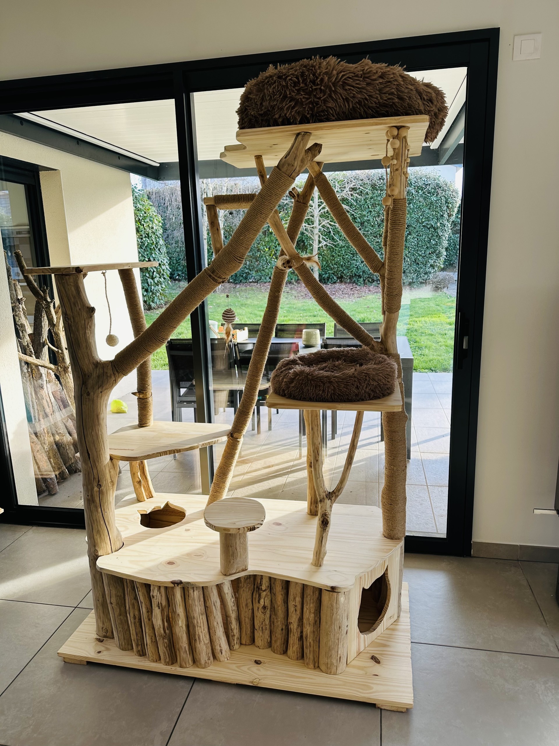 Ch adore arbre a chat design en bois maine coon unique original tunnel xxl geant lyon