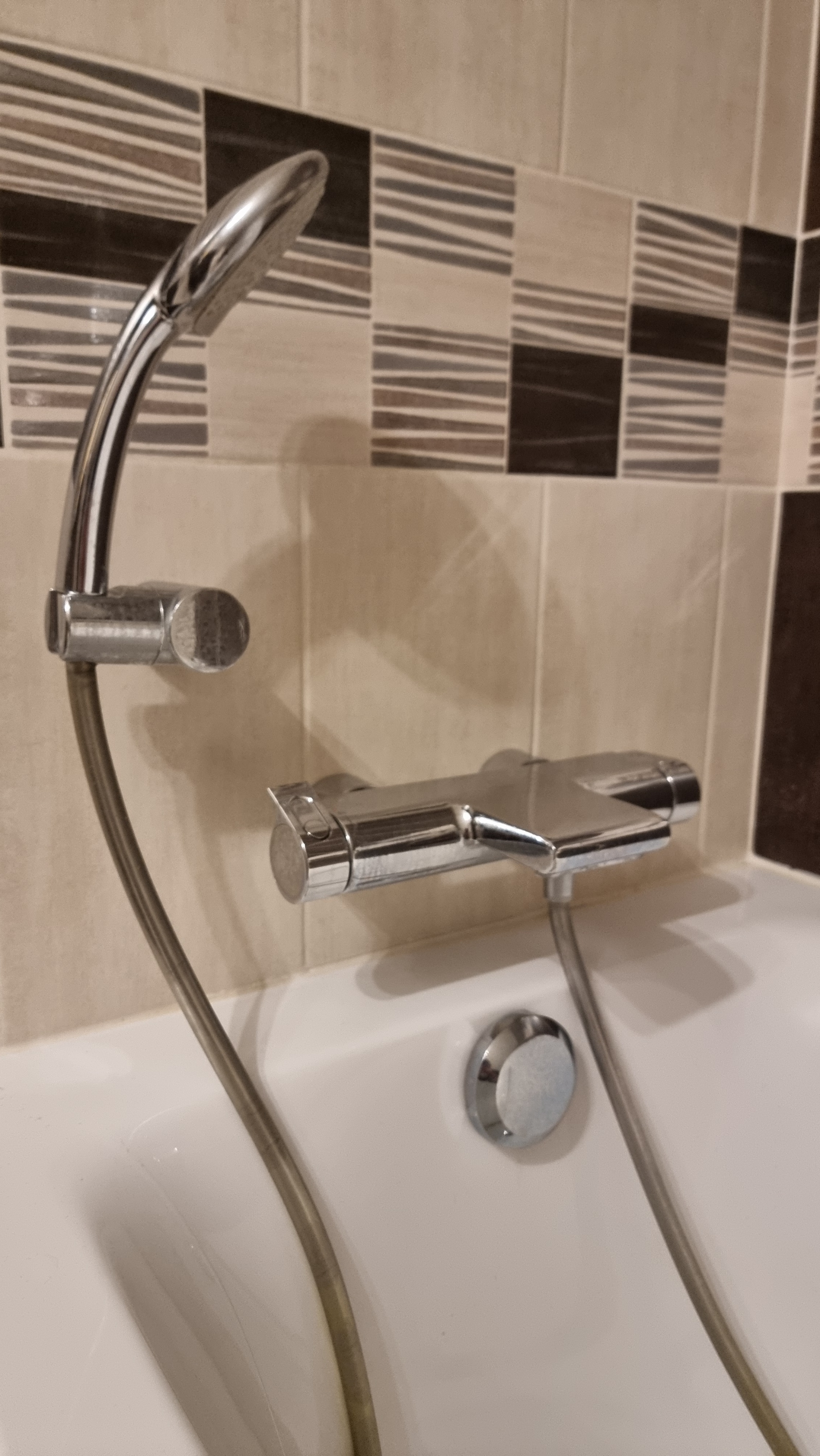 Remplacement mitigeur thermostatique de la baignoire. Plombier
