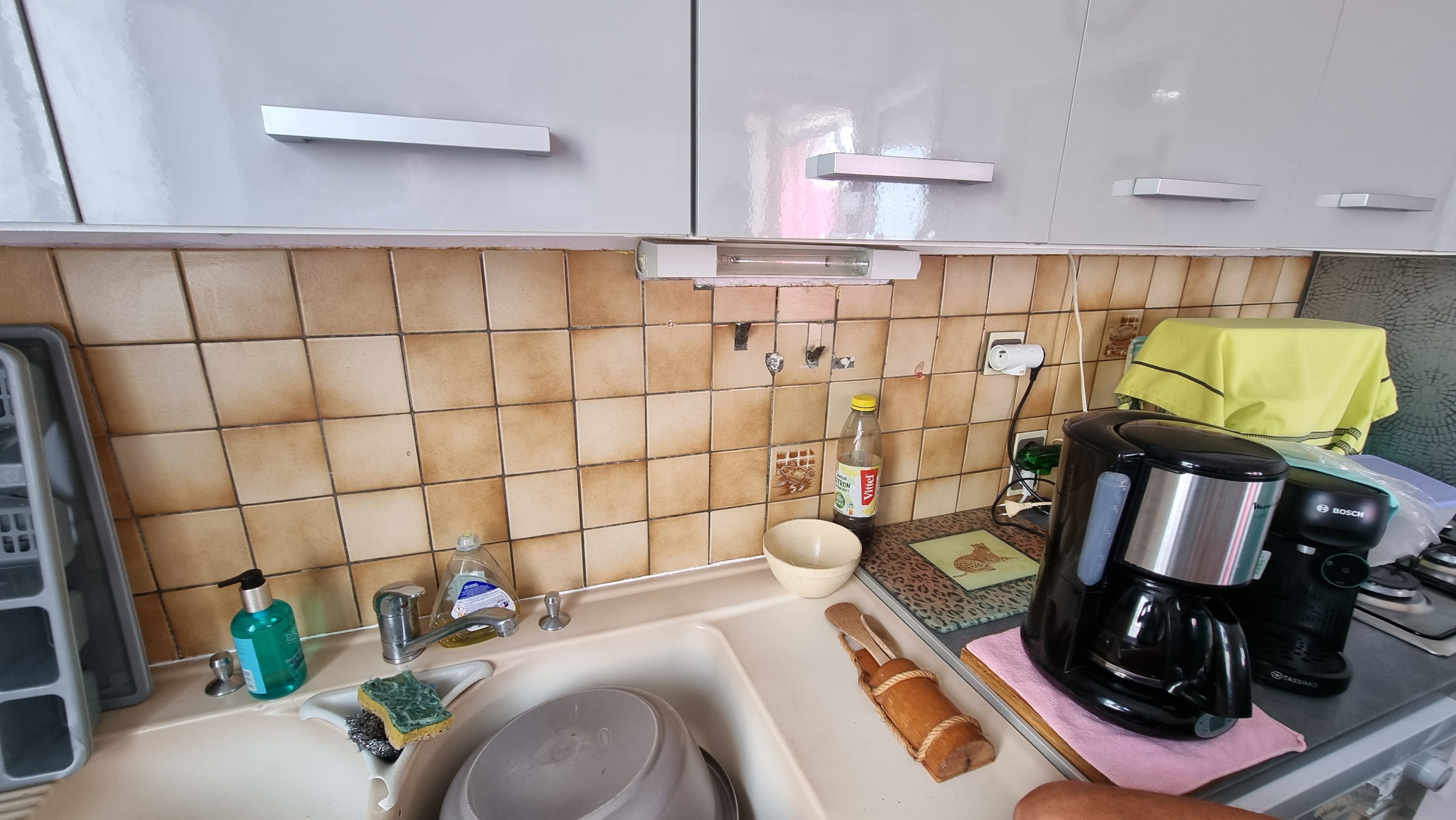 Rénovation d'une cuisine. La tuyauterie et l'installation est relativement agées. Remplacement du tube en cuivre, d'une vanne d'arrêt et de l'évacuation. Pose d'un meuble sous-évier, de l'évier, d'un mitigeur et de la faïence. 
FJP Plomberie
FJP Plomberie Evrecy
Evrecy, Verson, fontaine étoupefour, Gavrus, Esquay notre dame, Villers bocage, Mondeville, Carpiquet, Cheux, Mouen, Breteville sur odon, Breteville sur laize, Breteville l'orgueilleuse, Fontenay le pesnel, Tilly sur seulle, Sainte honorine du fay, Baron sur odon, Tourville sur odon, Caen, Venoix.