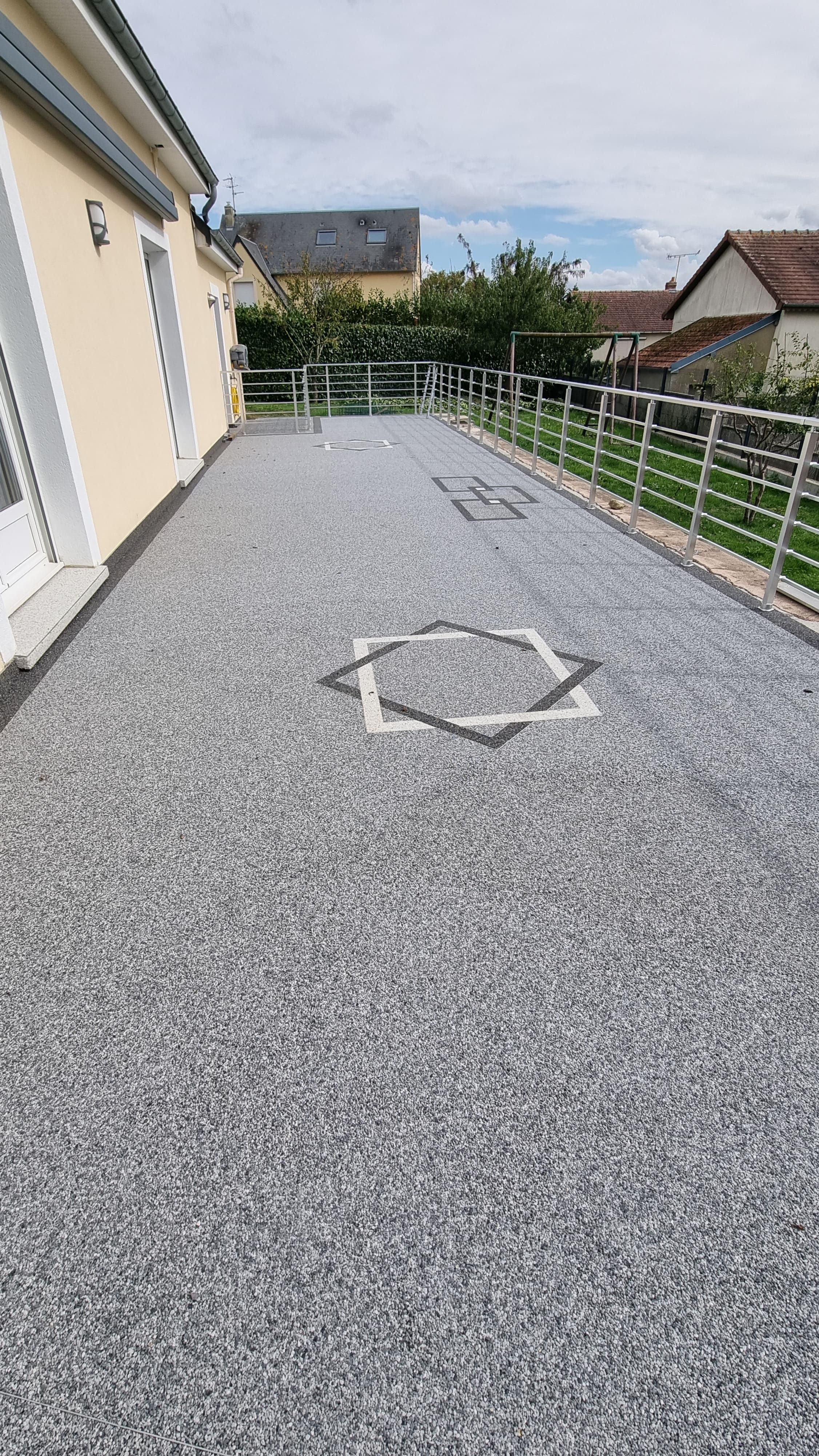 Moquette de marbre ou moquette de pierre réalisée sur ma terrasse en béton. Pose de la moqette de marbre avec de certaines préparations a réspectées.
FJP Plomberie Evrecy
Evrecy, Verson, 