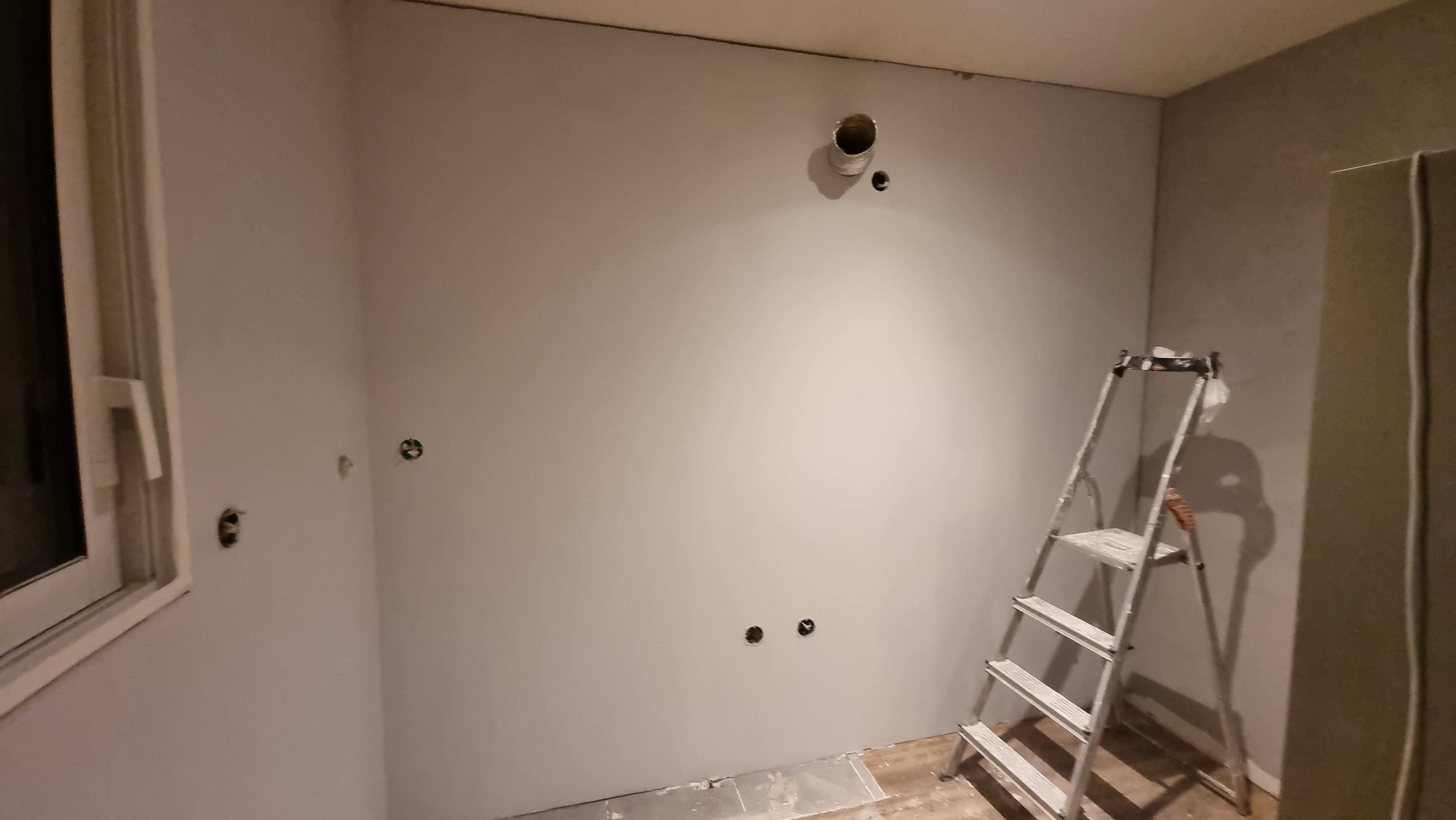 Rénovation d'une cuisine. Pose de la peinture.
Plombier Bretteville su laize.