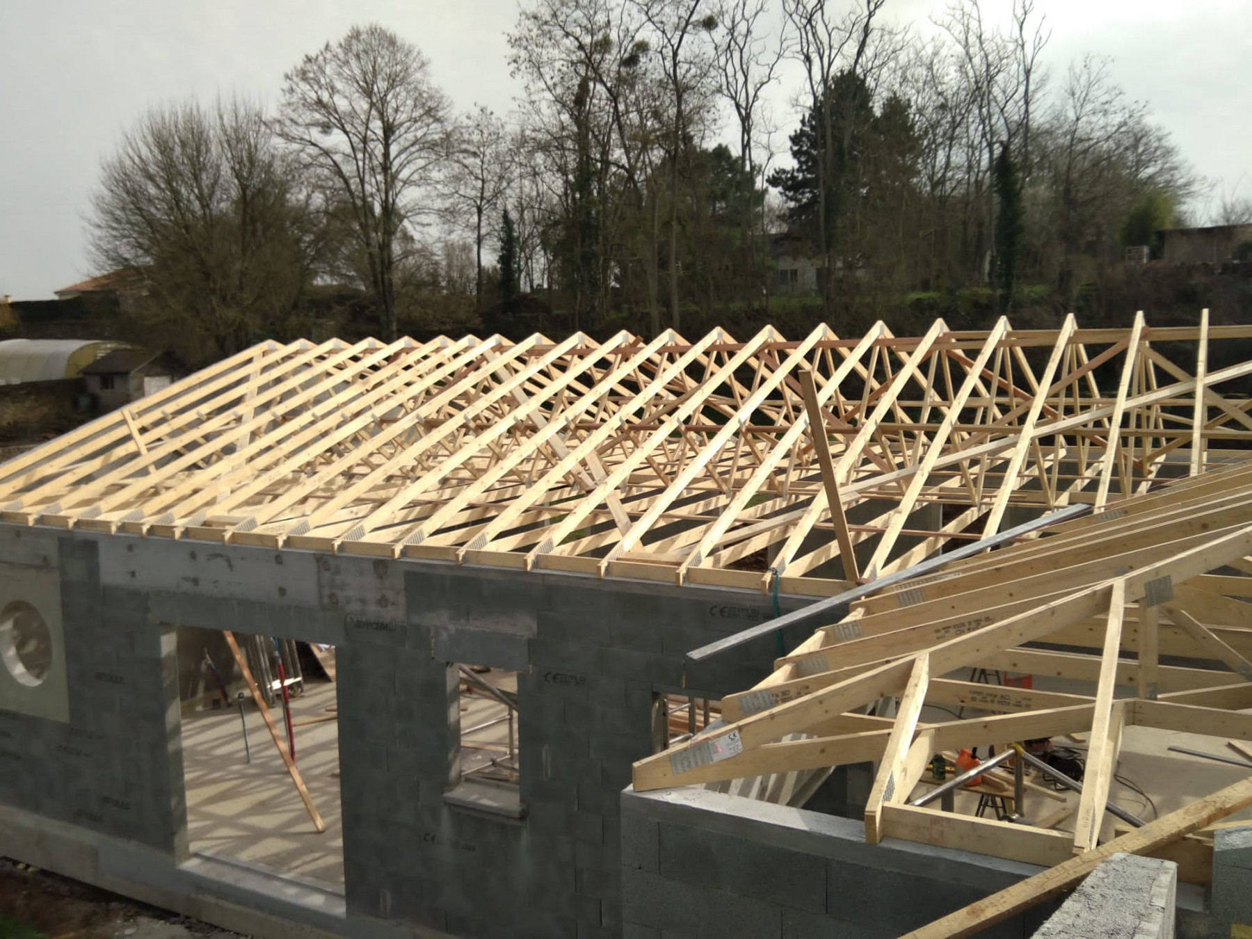 Avo renovation charpente traditionnel industriel sur cette maison neuve les ponts de ce 6