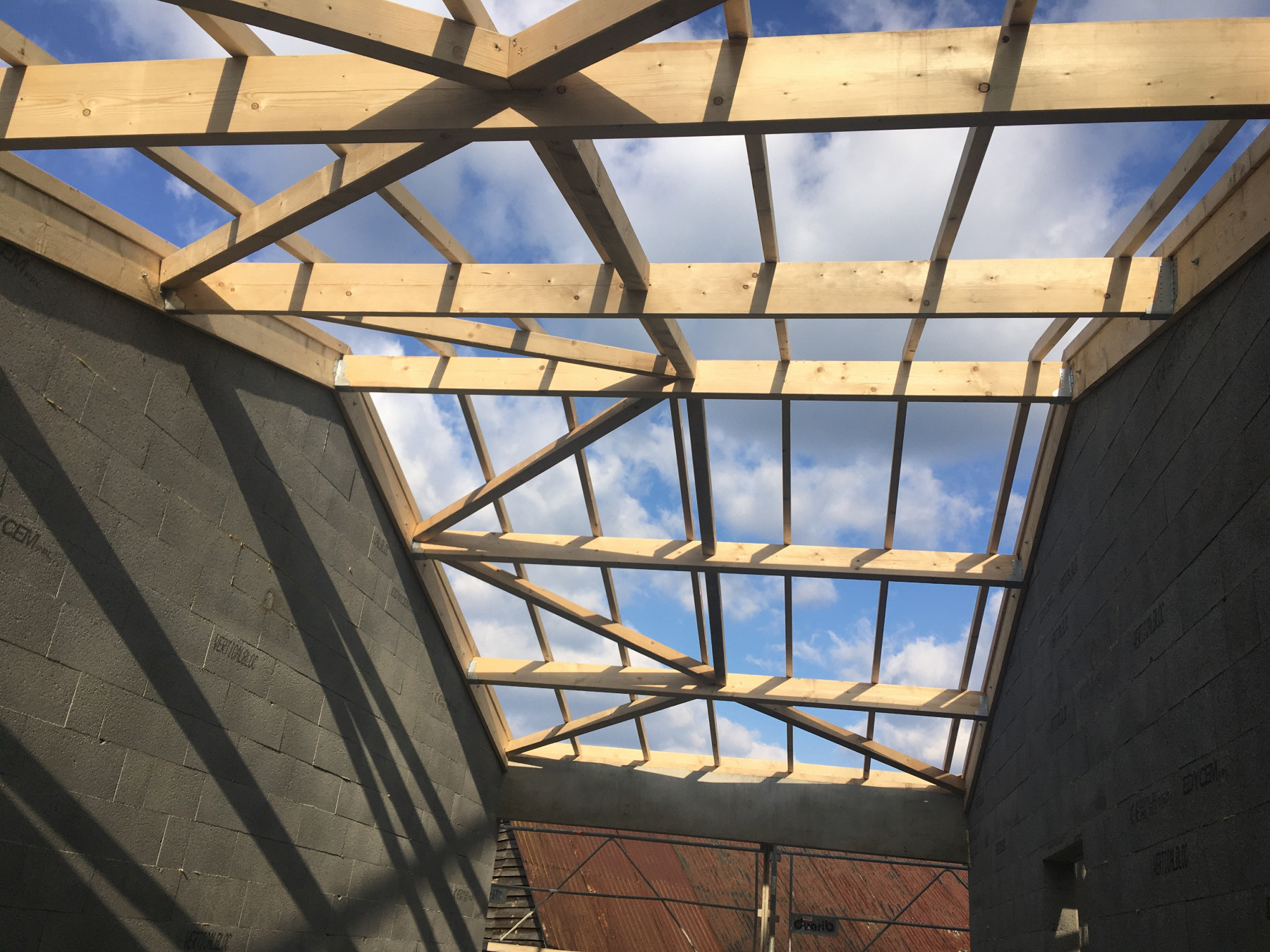 Avo renovation charpente traditionnel industriel sur cette maison neuve les ponts de ce 3