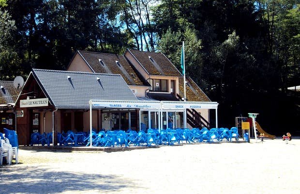 Un-bar-resto-a-la-cuisine