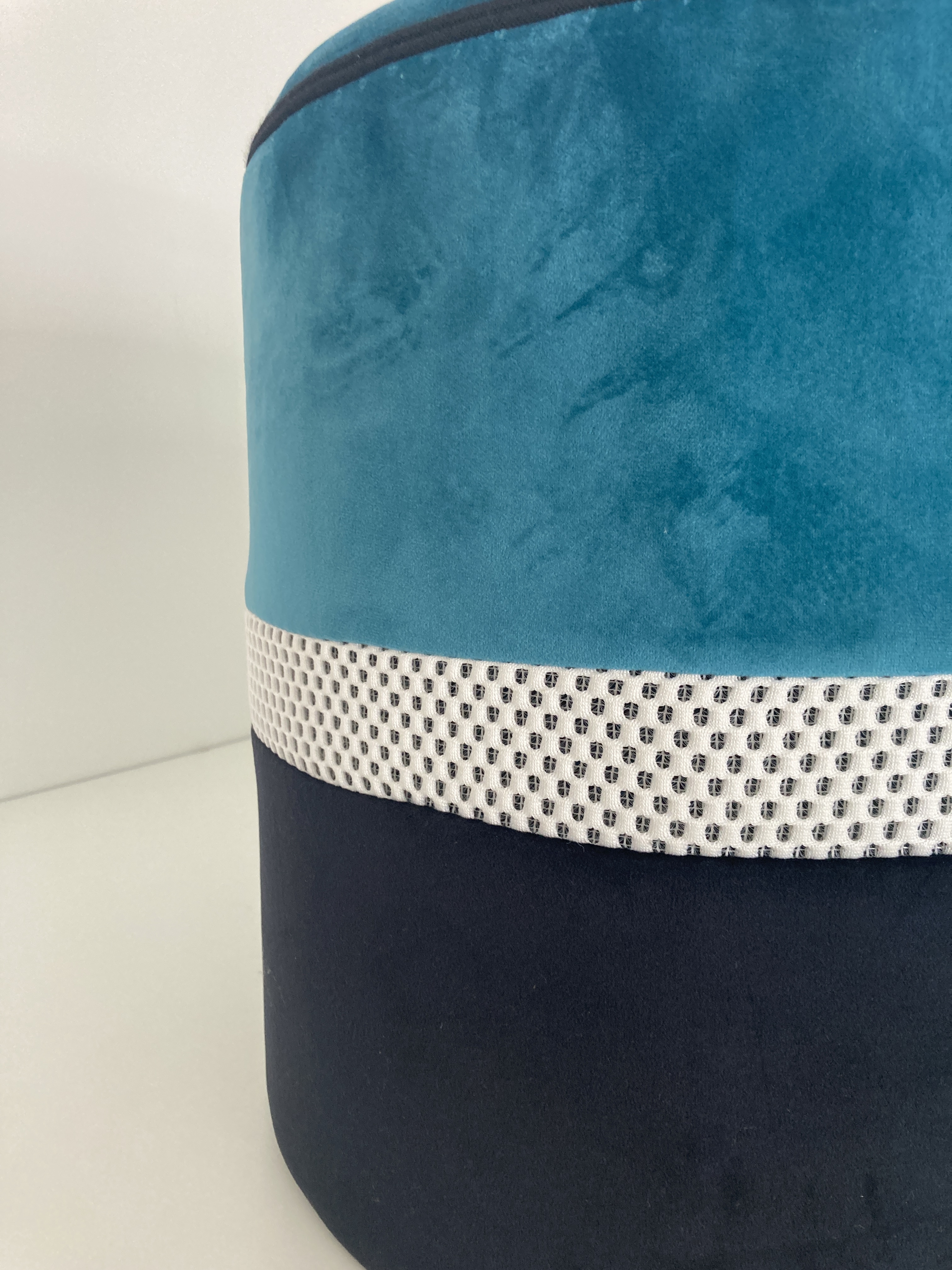 Atelierlesrenaissanes tapissierbordeaux tapissierlacanau tapissiersaintmedardenjalles tapissiermedoc pouf